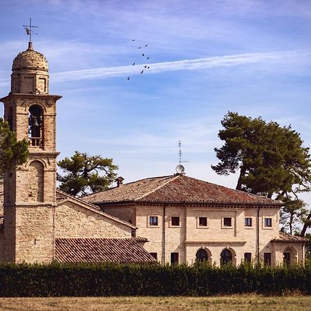 Villa Berloni Resort Candelara Bagian luar foto