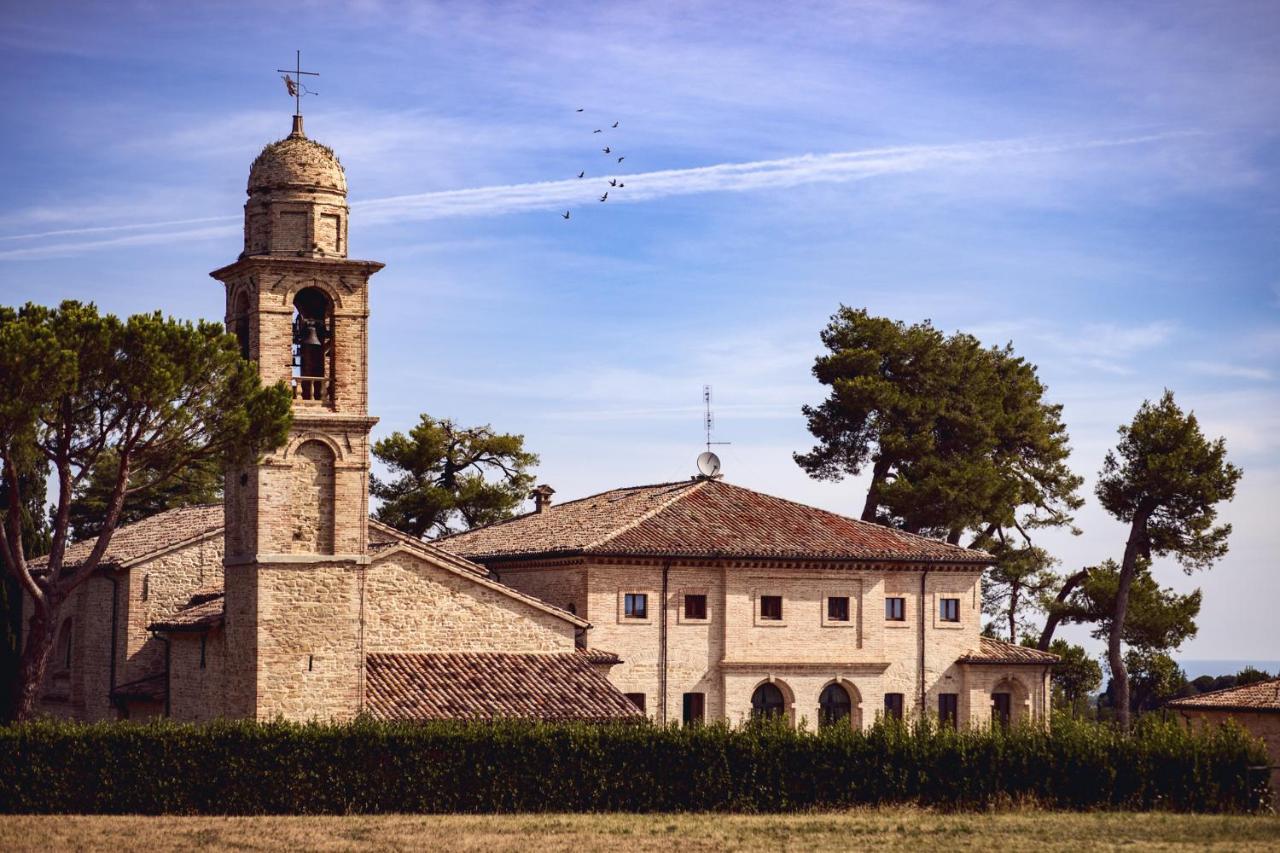 Villa Berloni Resort Candelara Bagian luar foto